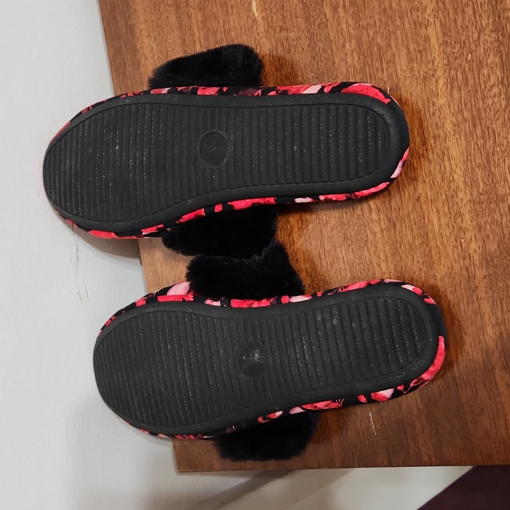 Victoria's Secret Roses Slippers - Picture 4 of 4